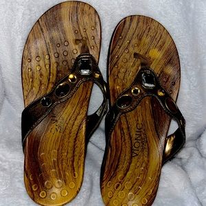 Thong Sandals, Women’s size 8,